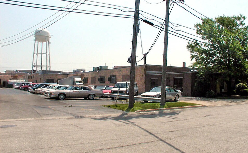 More Photos Of 7455 St. Louis Ave, Skokie Warehouse For Lease