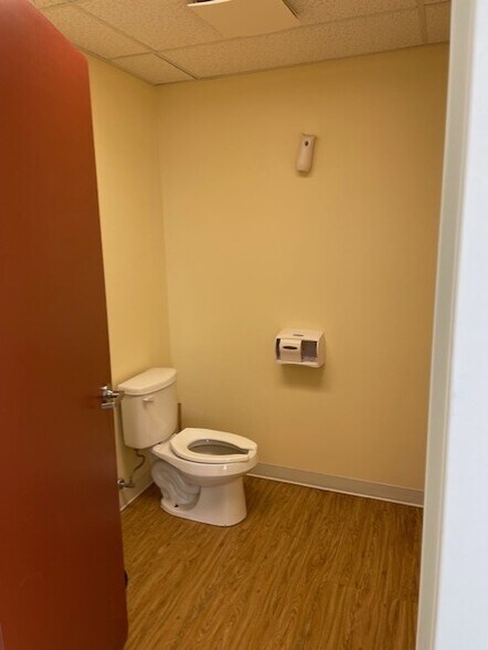 More Photos Of 1099 Boul Du Curé-Labelle, Blainville General Retail For Lease