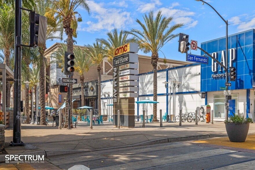More Photos Of 130-140 N San Fernando Blvd, Burbank Storefront For Sale