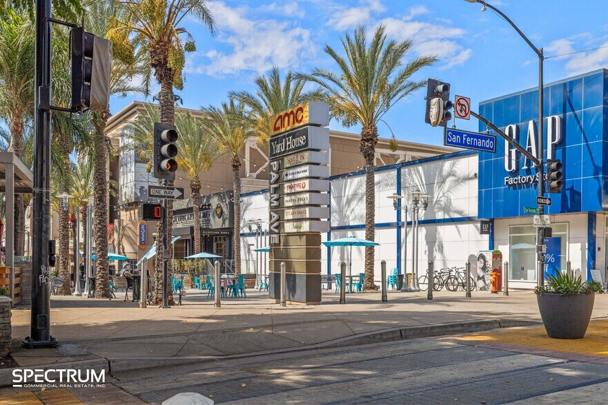 More Photos Of 130-140 N San Fernando Blvd, Burbank Storefront For Sale