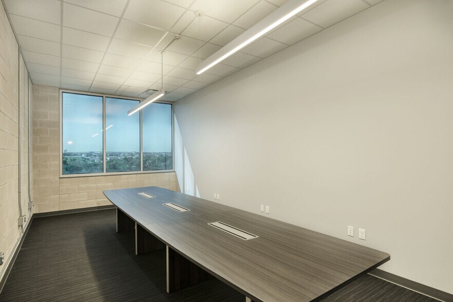 More Photos Of 211 S Brown St, Round Rock Medical For Lease