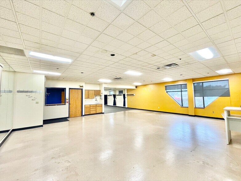 More Photos Of 3229 Broadway St, Gary Office For Lease