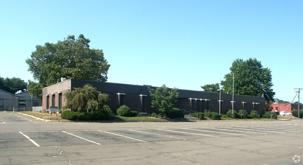 More Photos Of 965 W Main St, Branford Warehouse For Lease