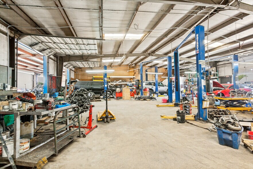 More Photos Of 308 W Avenue B, Garland Auto Repair For Sale