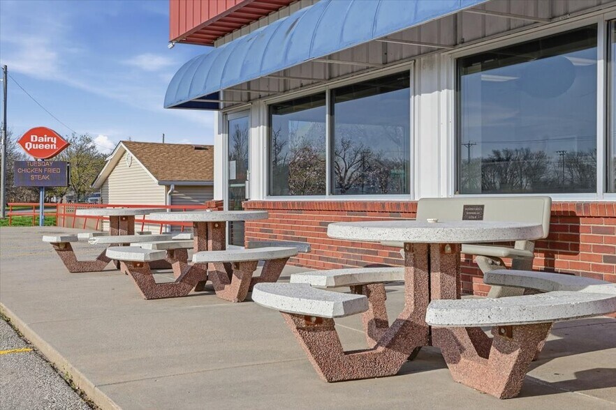 More Photos Of 309 US-6 Hwy, Oakland Fast Food For Sale