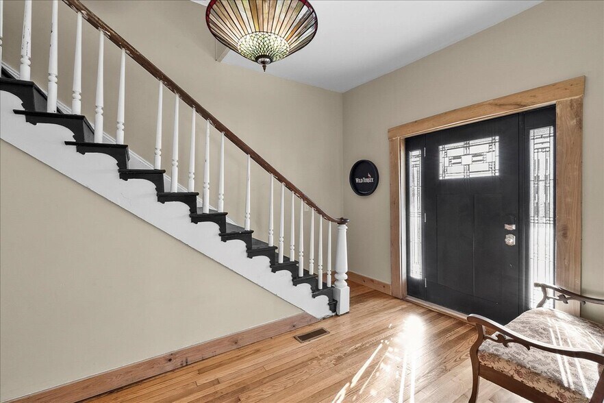 More Photos Of 221 Woodford St, Lawrenceburg Office For Sale