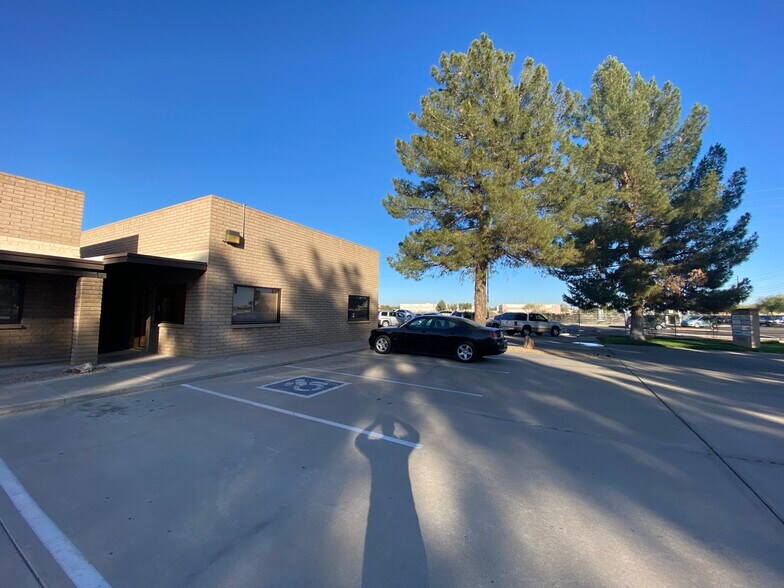 More Photos Of 9132 W Cactus Rd, Peoria Warehouse For Lease