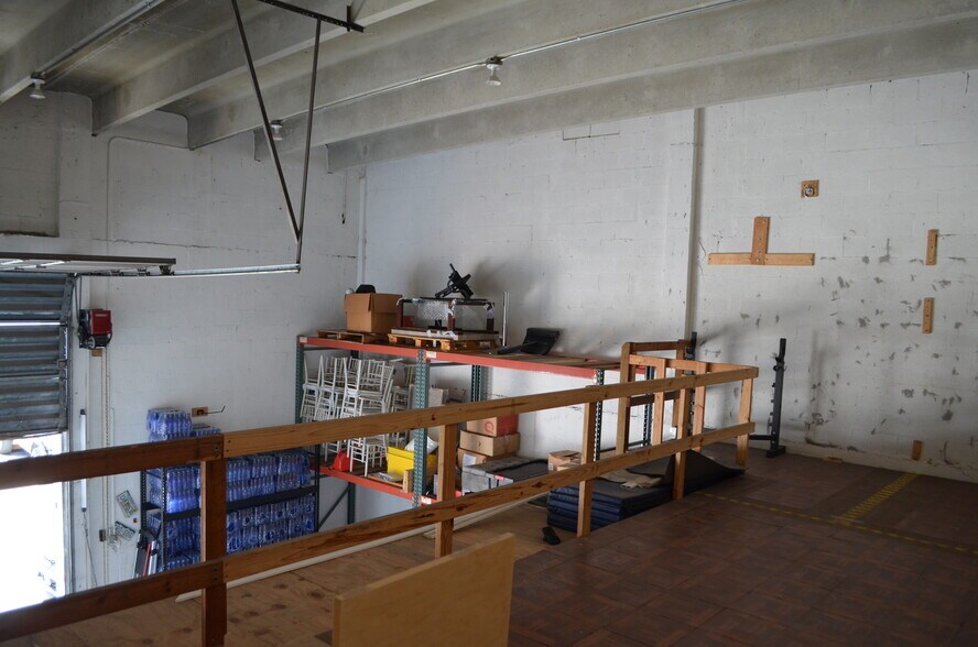 More Photos Of 7311-7323 NW 12th St, Miami Light Distribution For Sale