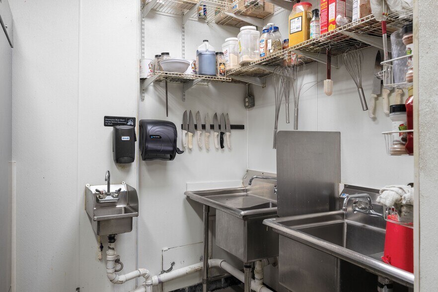 More Photos Of 281 Peters St SW, Atlanta Bar For Sale