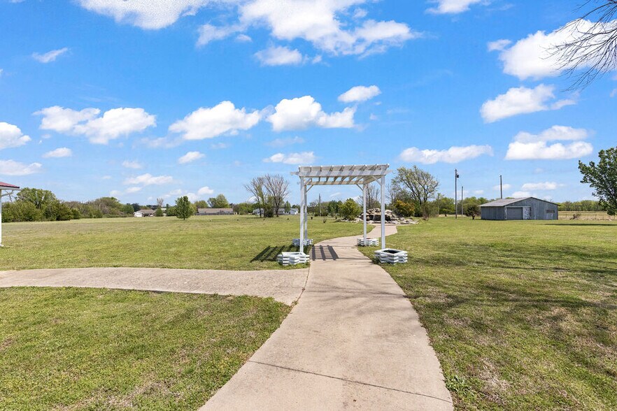 More Photos Of 58225 US-60, Fairland General Retail For Sale