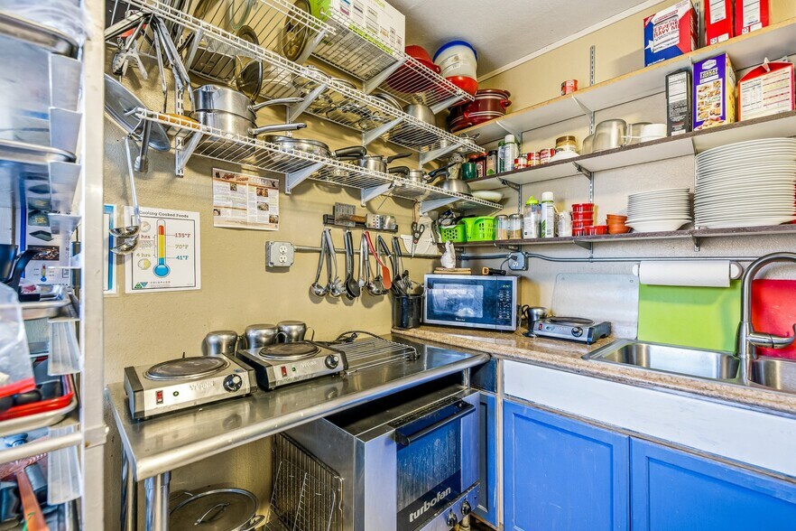 More Photos Of 1047 N 1st St, Montrose Office For Sale