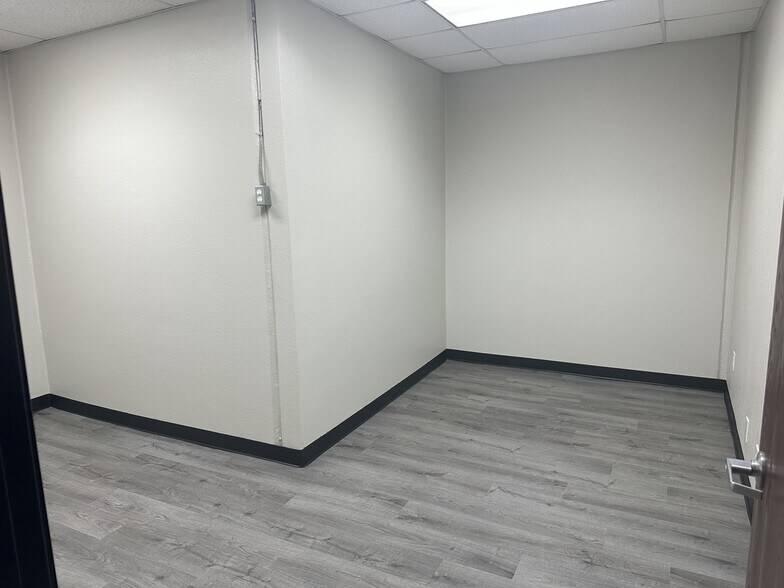 More Photos Of 4231 E Brickell St, Ontario Warehouse For Lease
