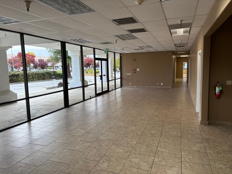 More Photos Of 2340 Technology Pky, Hollister Warehouse For Sale