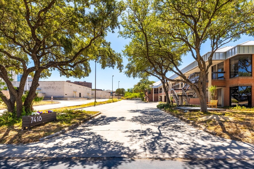 More Photos Of 7418 John Smith, San Antonio Loft Creative Space For Lease