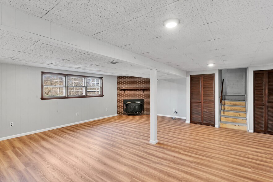 More Photos Of 1060 Pittsburgh Rd, Valencia Office For Sale