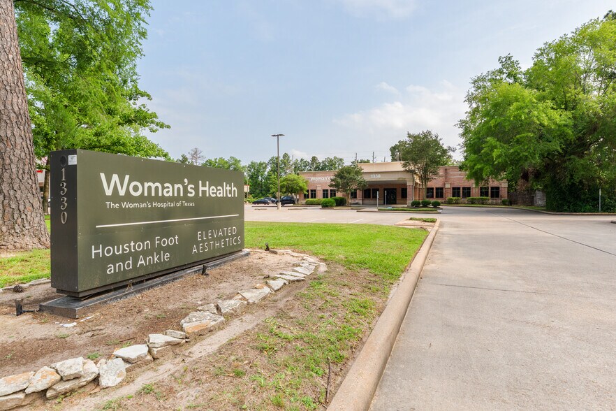More Photos Of 1330 Kingwood Dr, Kingwood Medical For Lease