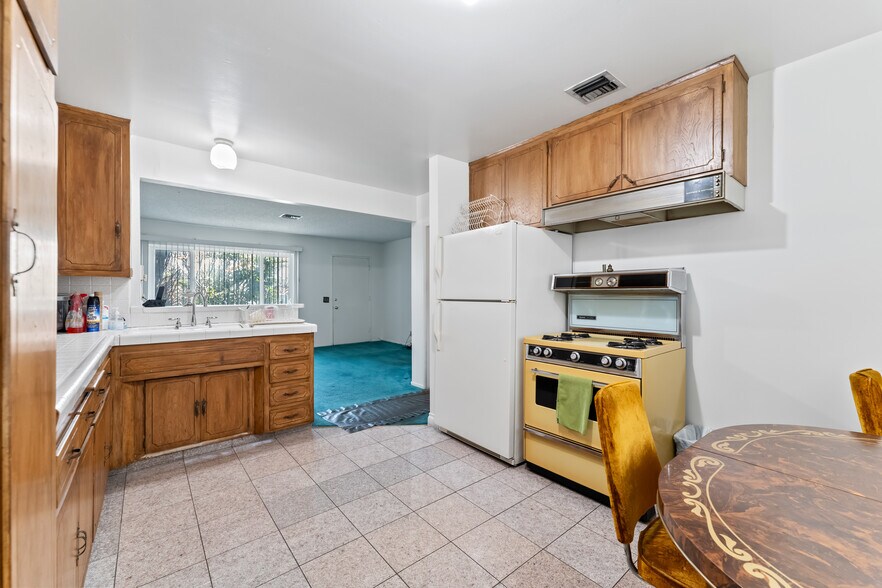 More Photos Of 645 Giano Ave, La Puente Warehouse For Sale