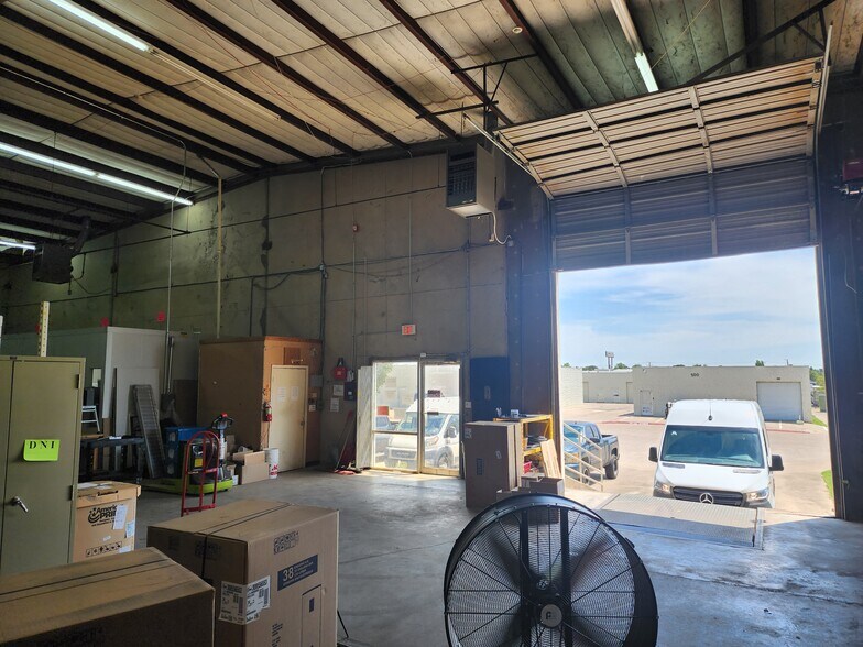 More Photos Of 2319 Sterling Ct, Arlington Warehouse For Sale