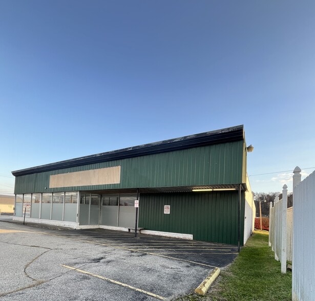 More Photos Of 412 Wurtland Ave, Greenup Freestanding For Lease