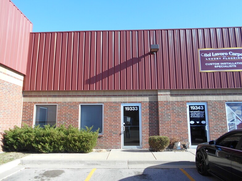 More Photos Of 19313-19363 W 151st Ter, Olathe Warehouse For Lease