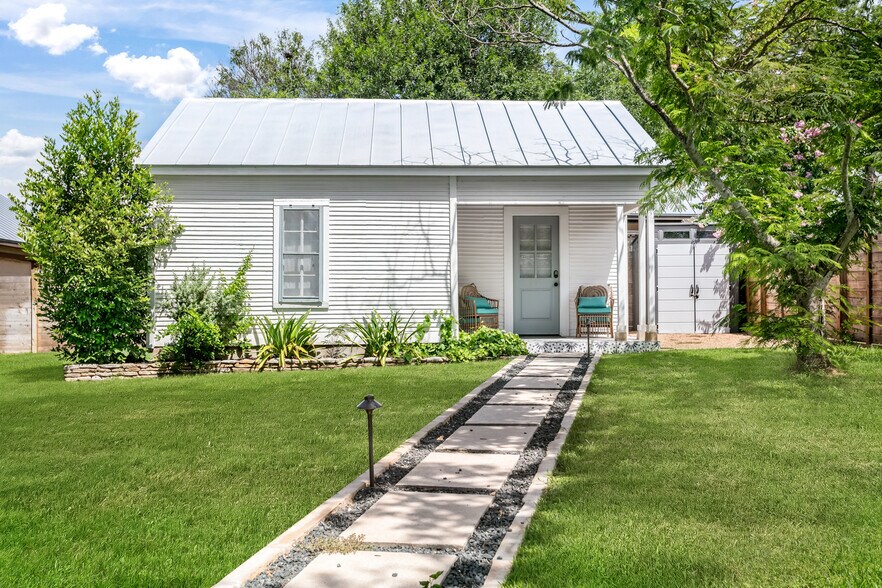 More Photos Of 508 N Orange St, Fredericksburg Specialty For Sale