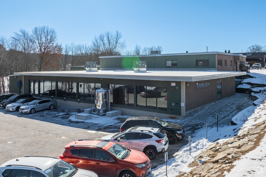 More Photos Of 421 Washington St, Auburn Freestanding For Lease