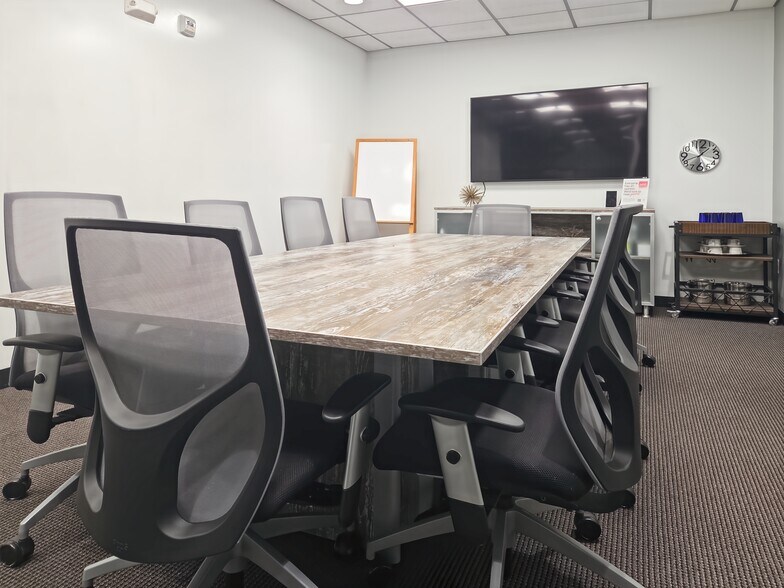 More Photos Of 6701 Koll Center Pky, Pleasanton Coworking Space