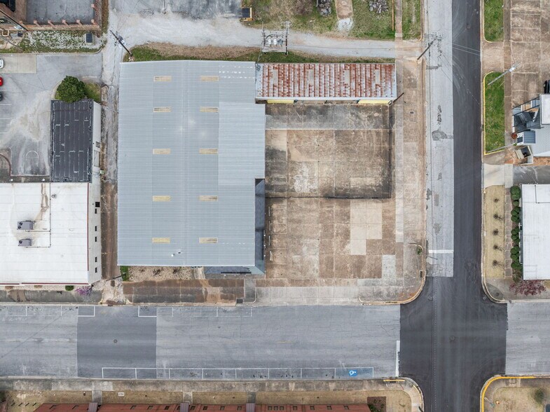 More Photos Of 333 E College St, Florence General Retail For Sale