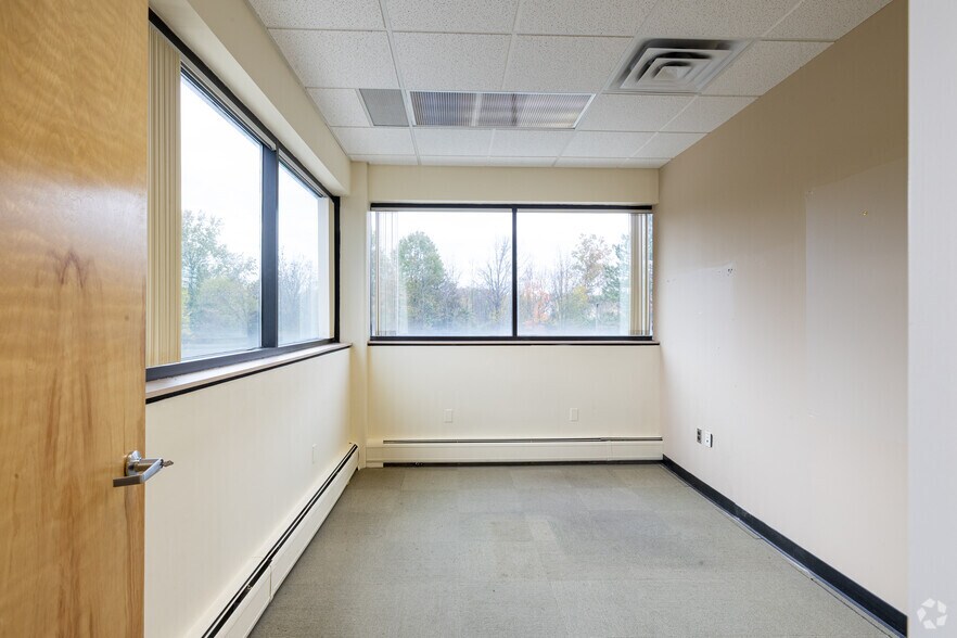 More Photos Of 645 Martinsville Rd, Bernards Township Office For Sale