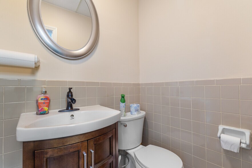 More Photos Of 170 Kinnelon Rd, Kinnelon Office Residential For Sale