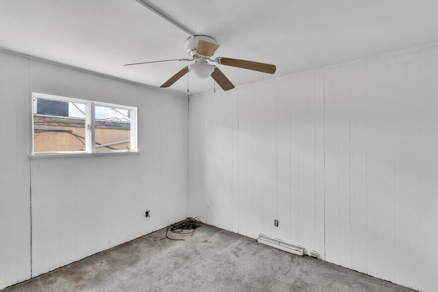 More Photos Of 110 E Pennsylvania Ave, New Stanton General Retail For Sale