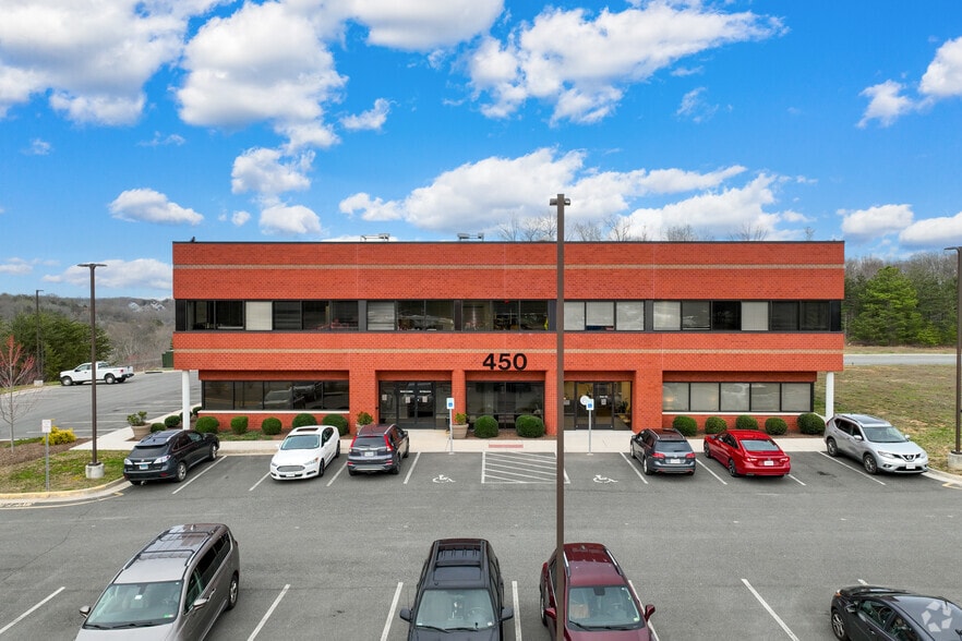 More Photos Of 450 Solomon Dr, Fredericksburg Office For Lease