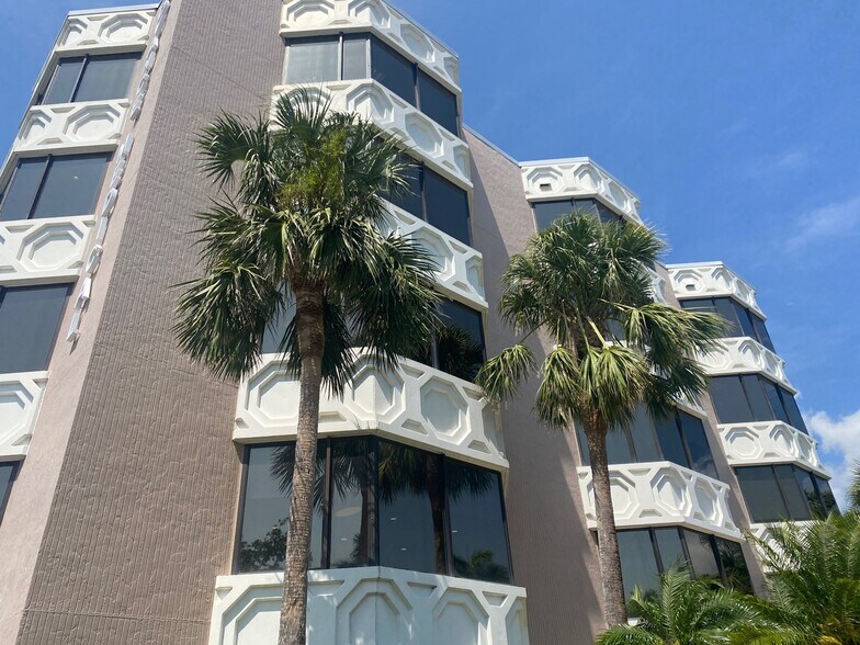 More Photos Of 720 Goodlette Rd N, Naples Medical For Sale