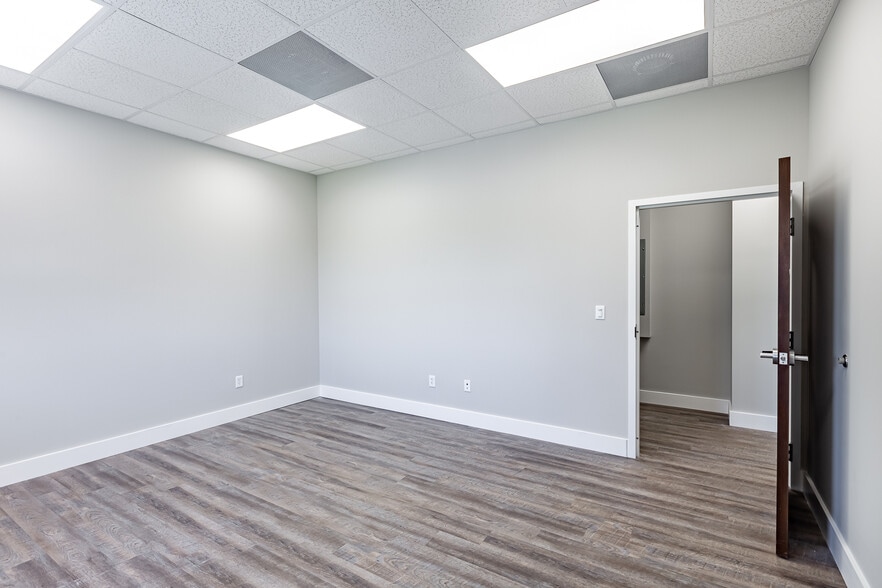 More Photos Of 1500 E Venice Ave, Venice Office For Sale