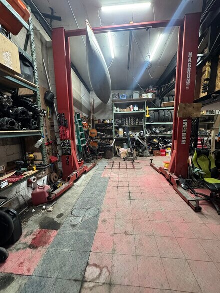 More Photos Of 521 W Kearney St, Springfield Auto Dealership For Sale