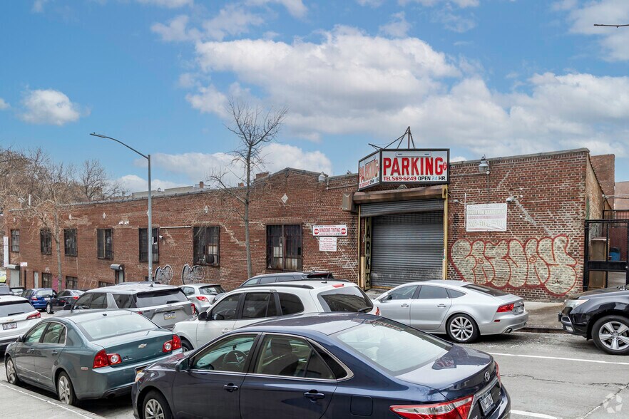 More Photos Of 284 Dyckman St, New York Warehouse For Lease
