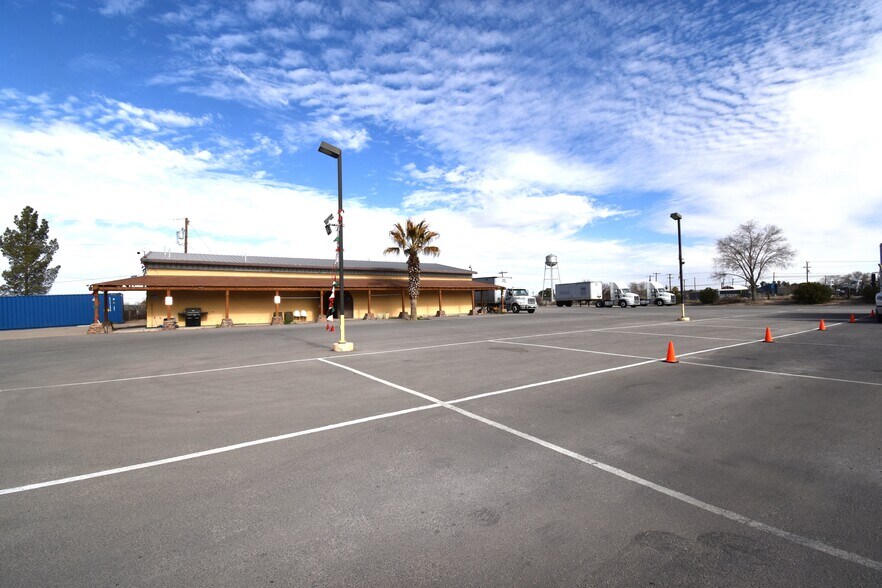 More Photos Of 201 Third NW St, Fabens Showroom For Sale