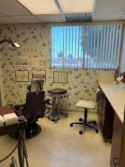 More Photos Of 11957 Santa Monica Blvd, Los Angeles Storefront Retail Office For Sale