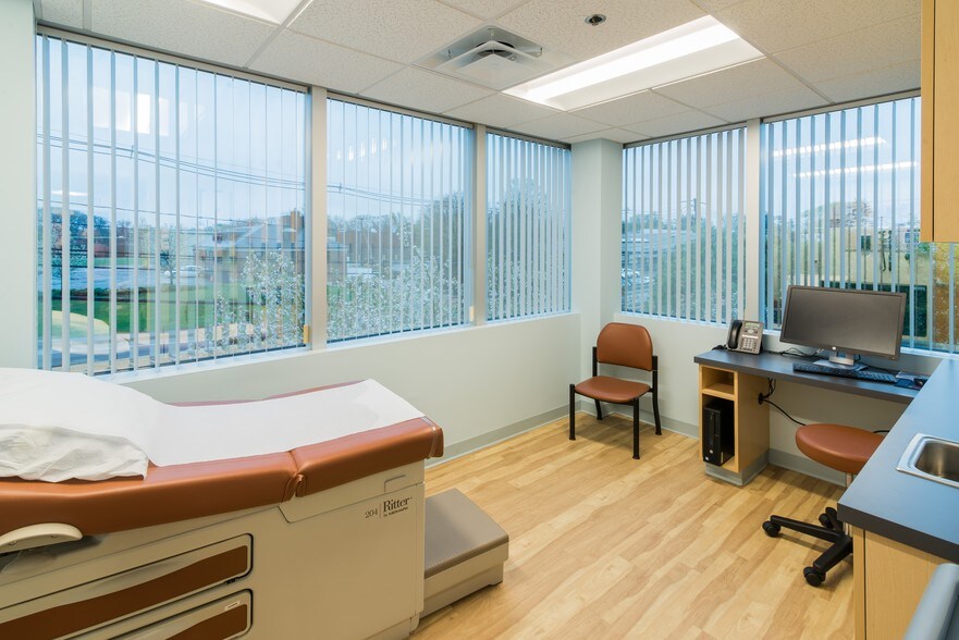 More Photos Of 463 Worcester Rd, Framingham Medical For Lease