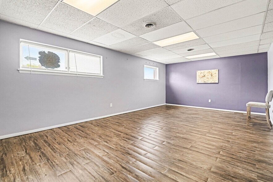 More Photos Of 516-528 Main St, Hamilton Office For Sale