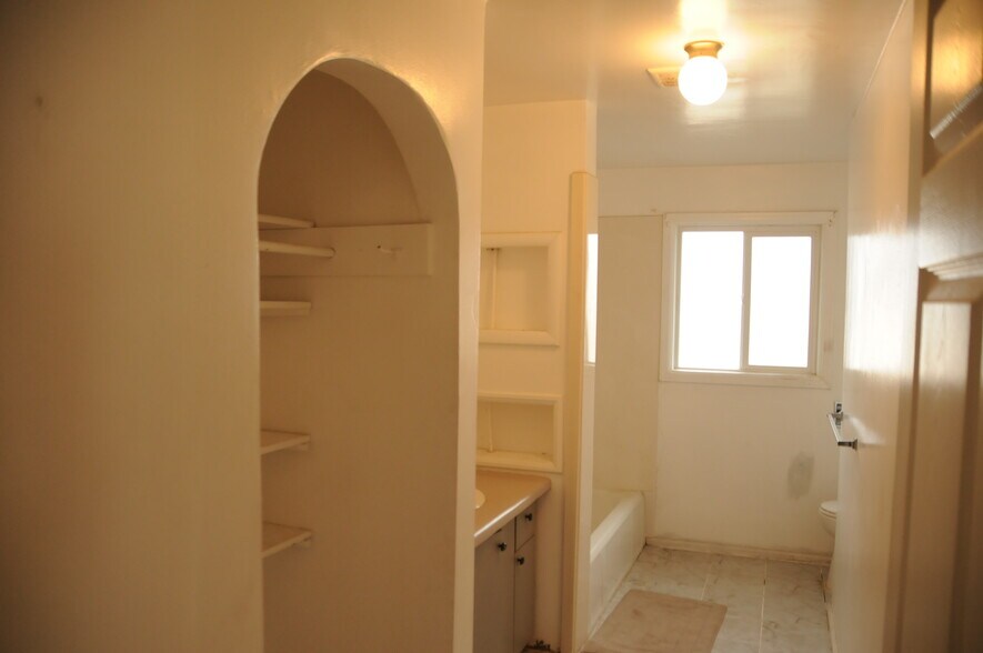 More Photos Of 2770 W 5400 S, Salt Lake City Flex For Sale