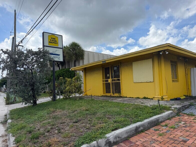 More Photos Of 1627 S Dixie Hwy, Pompano Beach Industrial For Lease