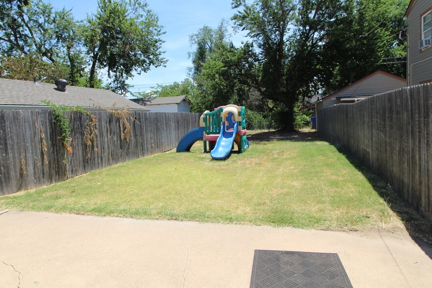 More Photos Of 516 Iowa St, Norman Daycare Center For Sale