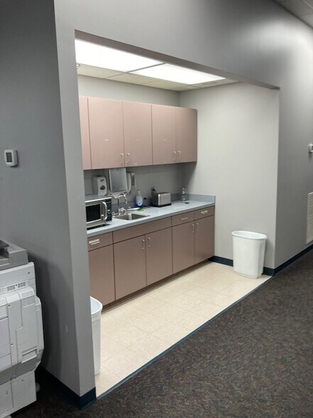 More Photos Of 3429 Regal Dr, Alcoa Office For Lease