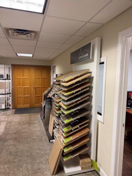 More Photos Of 65 Louis St, Newington Flex For Lease