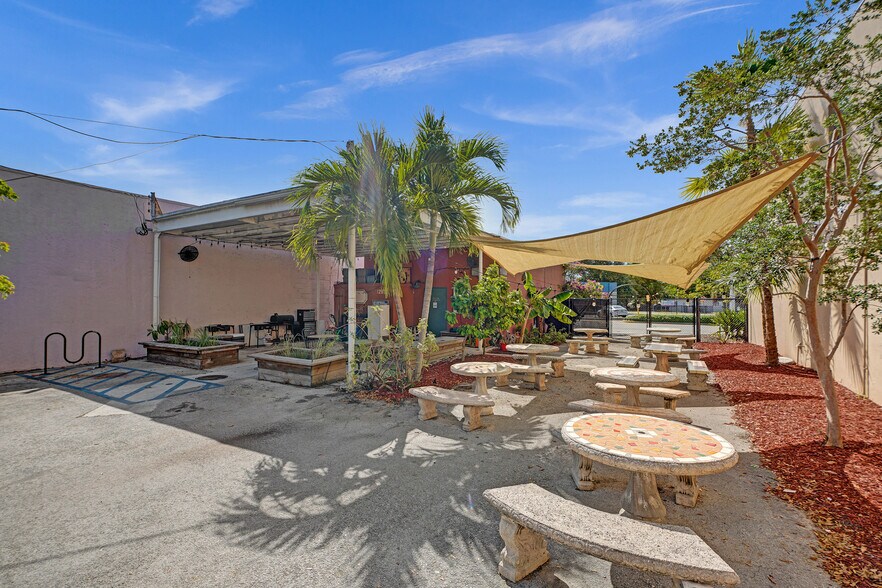 More Photos Of 12831 W Dixie Hwy, North Miami Freestanding For Sale