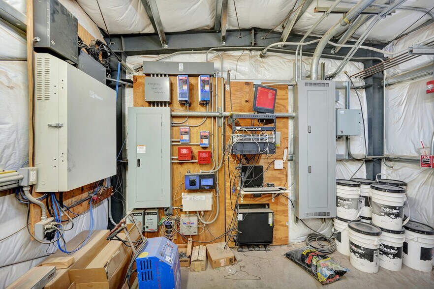 More Photos Of 7104 W County Road 116, Midland Warehouse For Lease