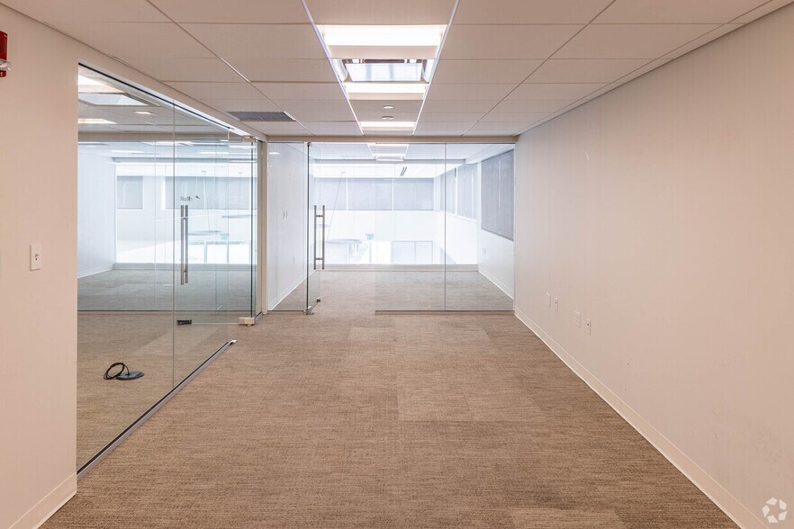 More Photos Of 1950 NW 87th Ave, Doral Storefront Retail Office For Lease