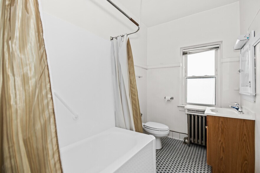 More Photos Of 4925-4933 W Patterson Ave, Chicago Apartments For Sale