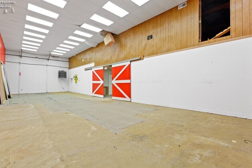 More Photos Of 46400 Telegraph Rd, Amherst Freestanding For Sale